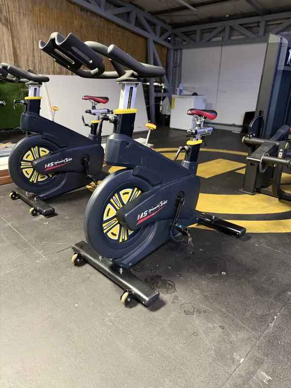 Bicicletas de spinning en la planta alta